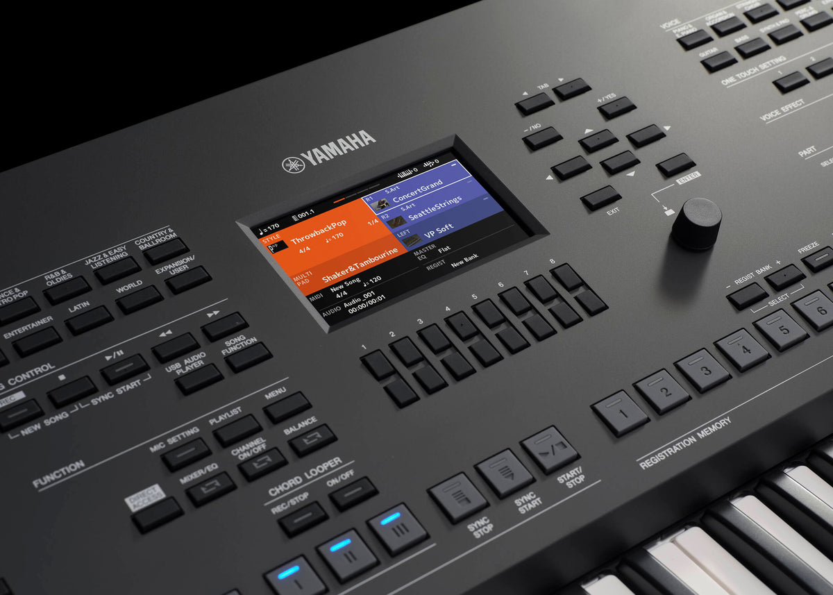 Yamaha PSR-SX620 Kenya close-up of the colour display, navigation controls and registration memory buttons.