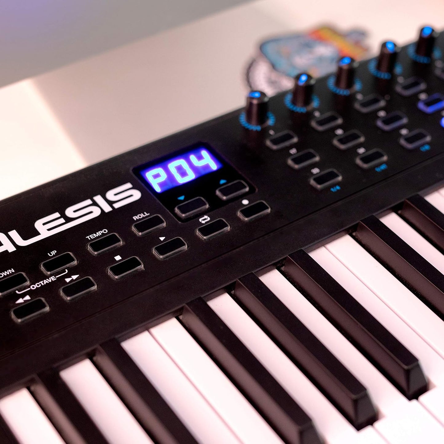Alesis VI61 MIDI controller Kenya assignable knobs, faders and buttons control panel