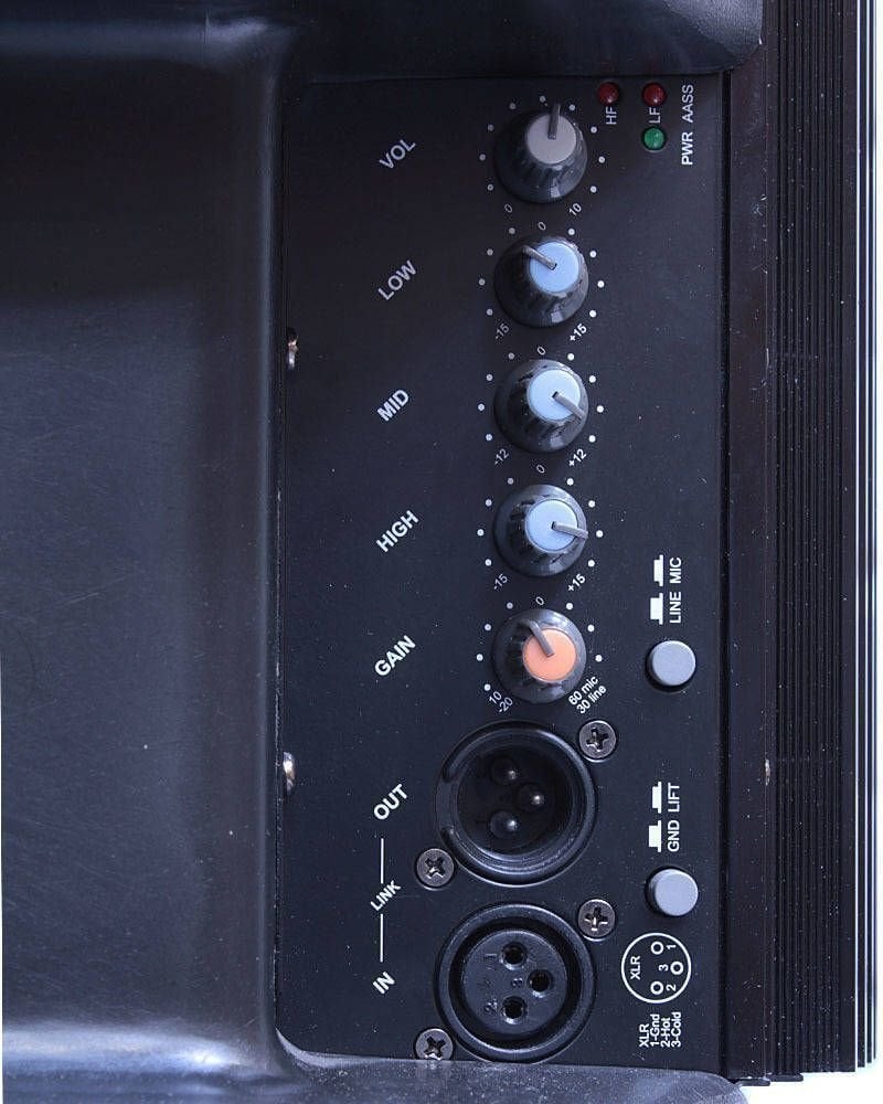 Soundking FP215A-1 Kenya amplifier panel showing VOL LOW MID HIGH GAIN knobs, XLR in/out and GND LIFT