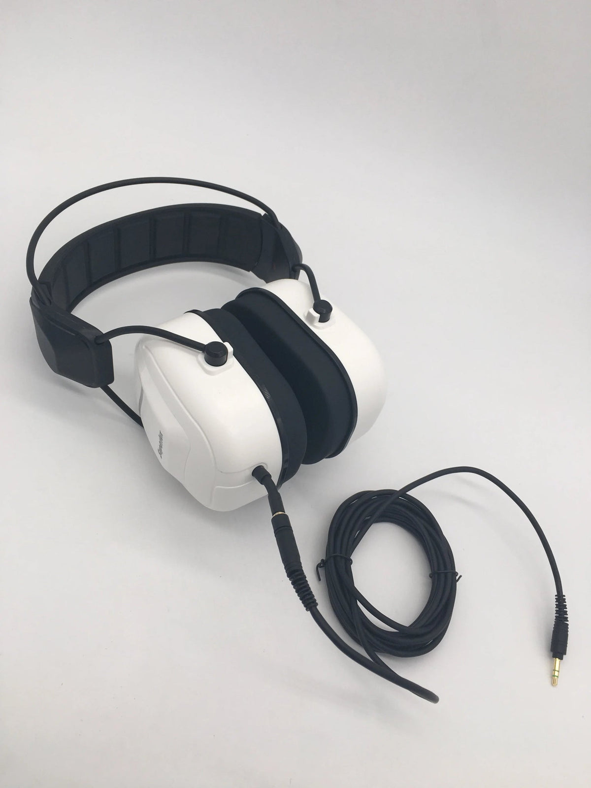 Superlux HD665 Closed-Back Professional Studio Monitor Headphones – Ideal for Drummers & Bass Players - ZAMAR AUDIO SOLUTIONS