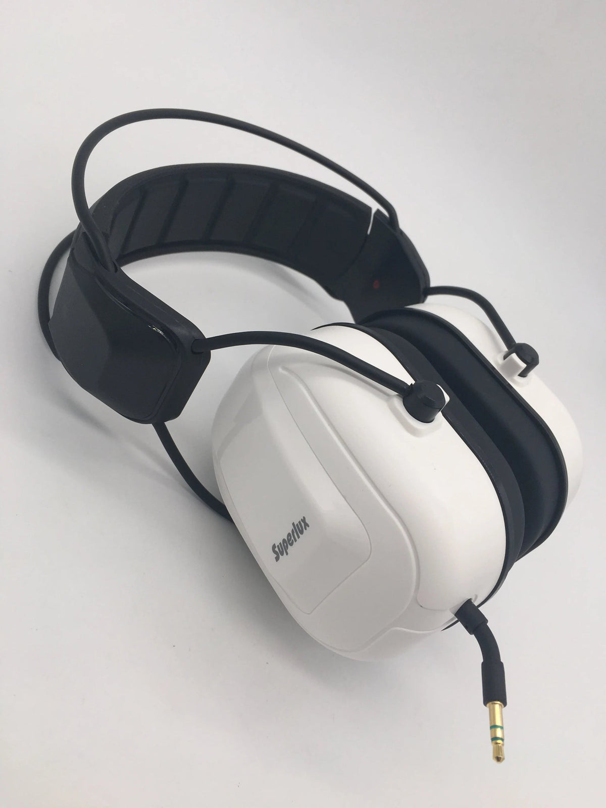 Superlux HD665 Closed-Back Professional Studio Monitor Headphones – Ideal for Drummers & Bass Players - ZAMAR AUDIO SOLUTIONS