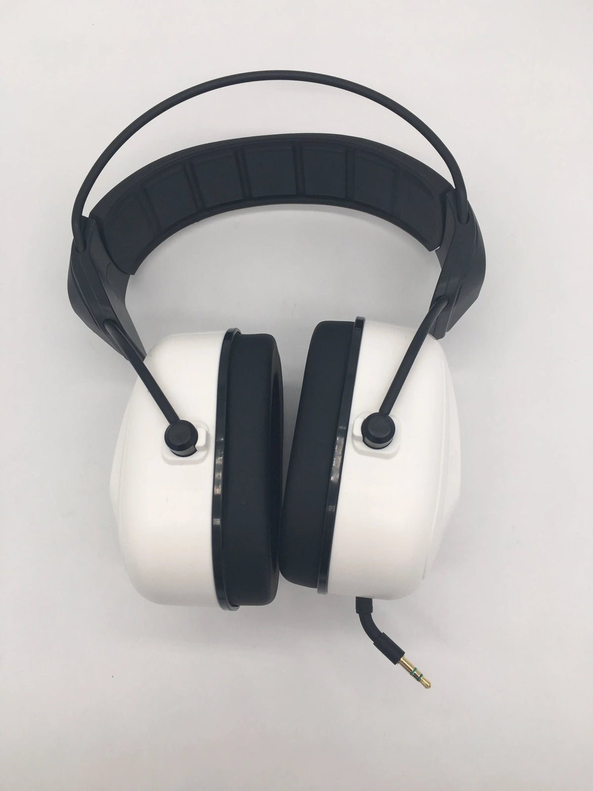 Superlux HD665 Closed-Back Professional Studio Monitor Headphones – Ideal for Drummers & Bass Players - ZAMAR AUDIO SOLUTIONS